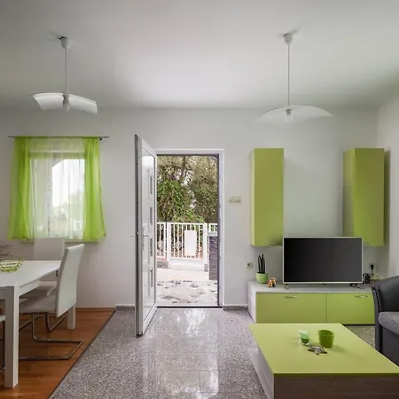 Anna 로고즈니차