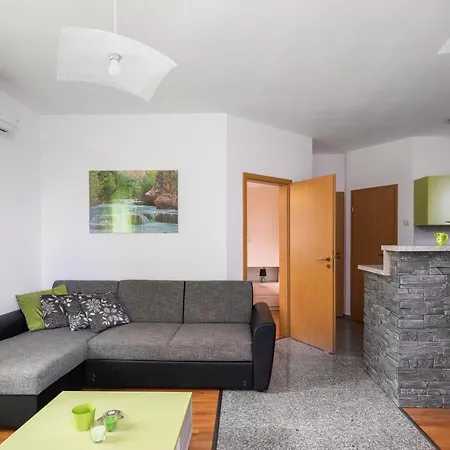 Anna * 로고즈니차