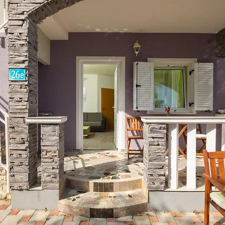 Anna 빌라 로고즈니차