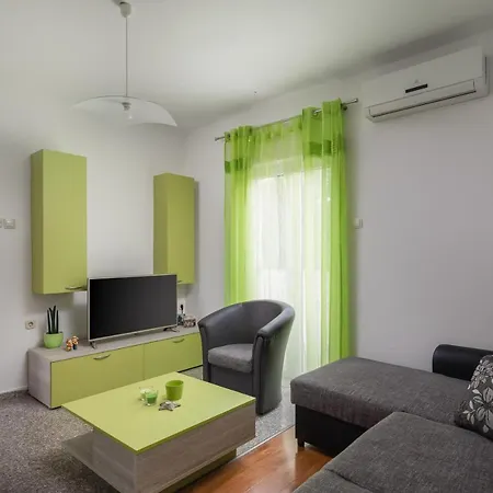 Anna 로고즈니차